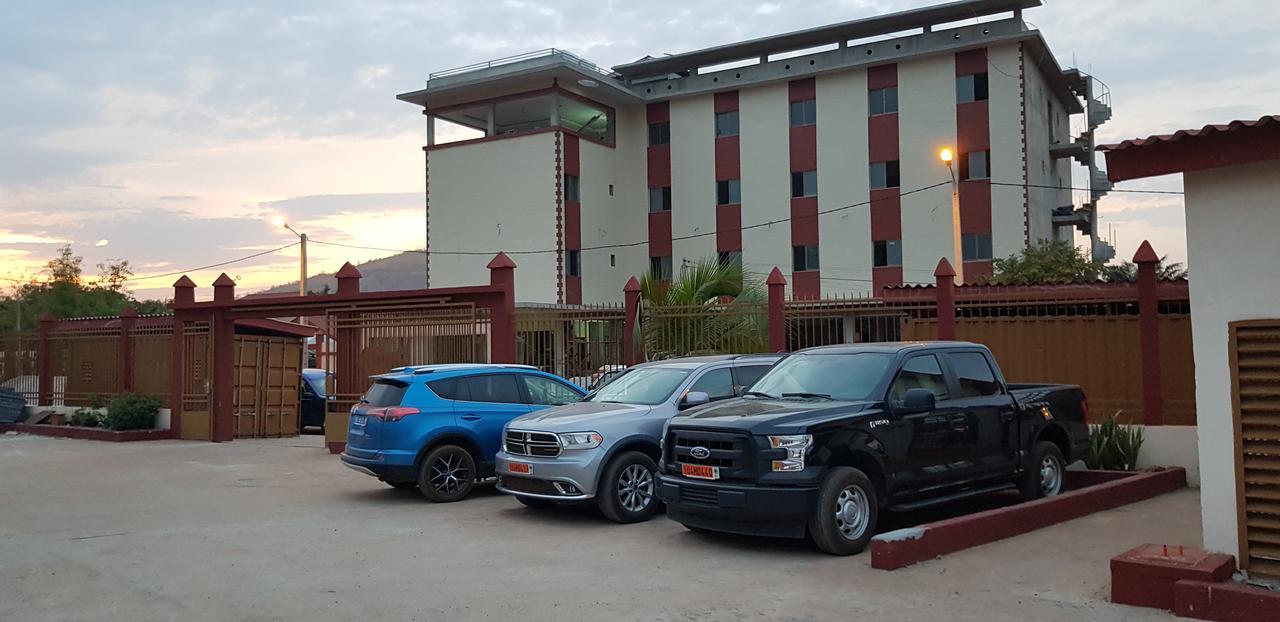 Hotel La Rose Blanche Korhogo Exterior photo