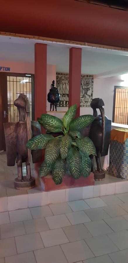 Hotel La Rose Blanche Korhogo Exterior photo