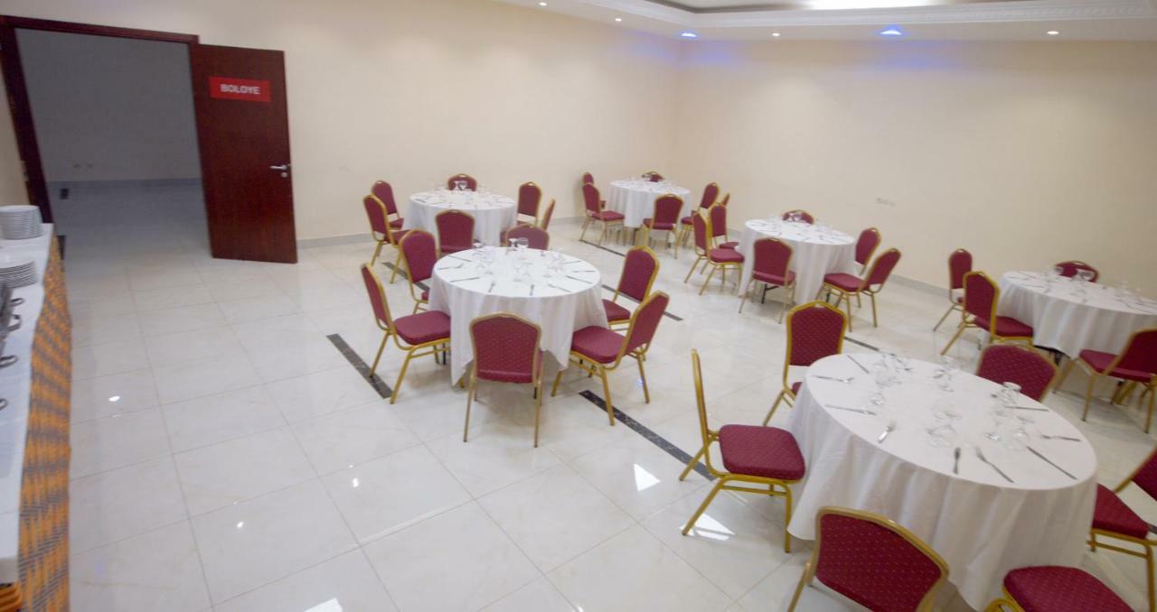 Hotel La Rose Blanche Korhogo Exterior photo