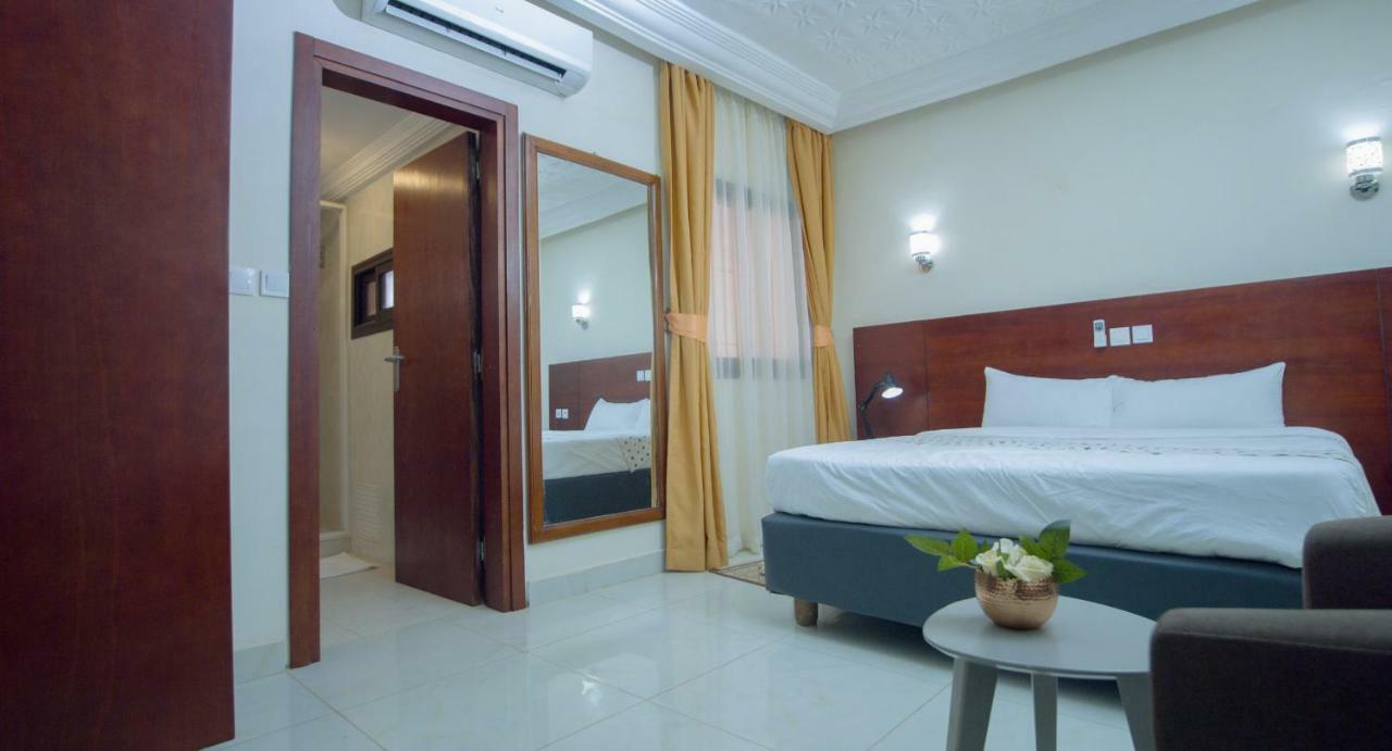 Hotel La Rose Blanche Korhogo Exterior photo