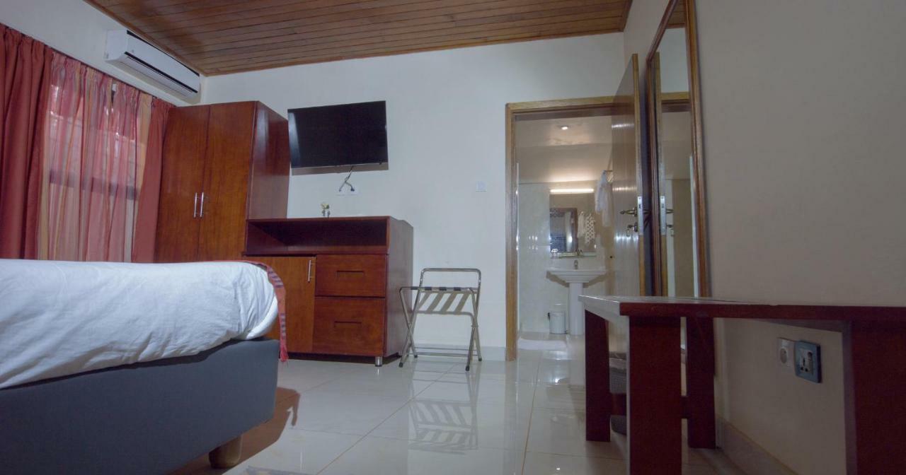 Hotel La Rose Blanche Korhogo Exterior photo