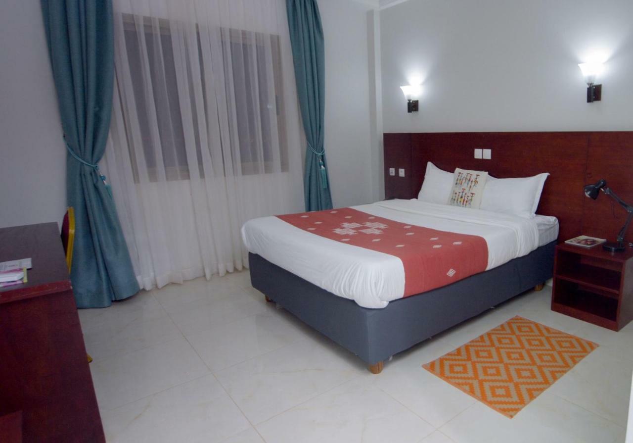 Hotel La Rose Blanche Korhogo Exterior photo